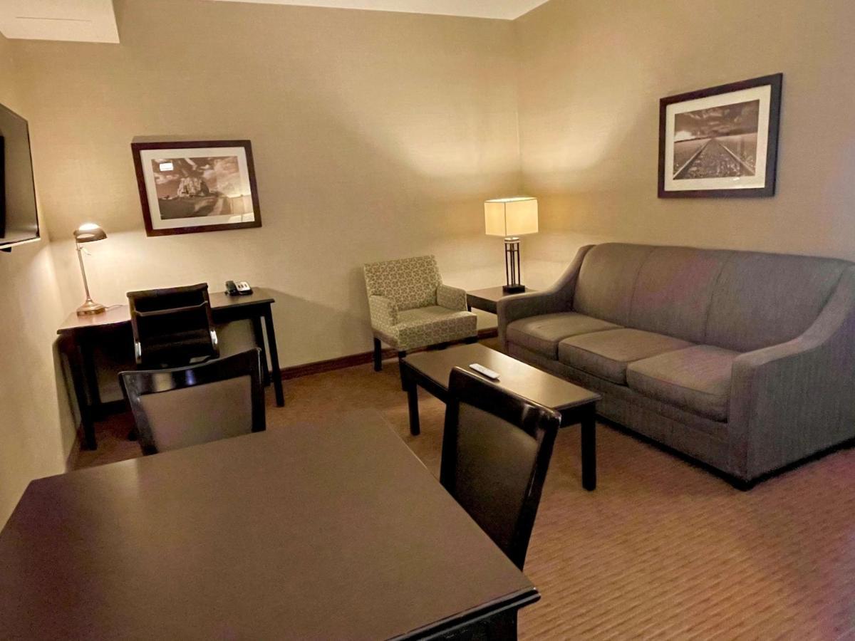 Best Western Plus Okotoks Inn & Suites Eksteriør billede