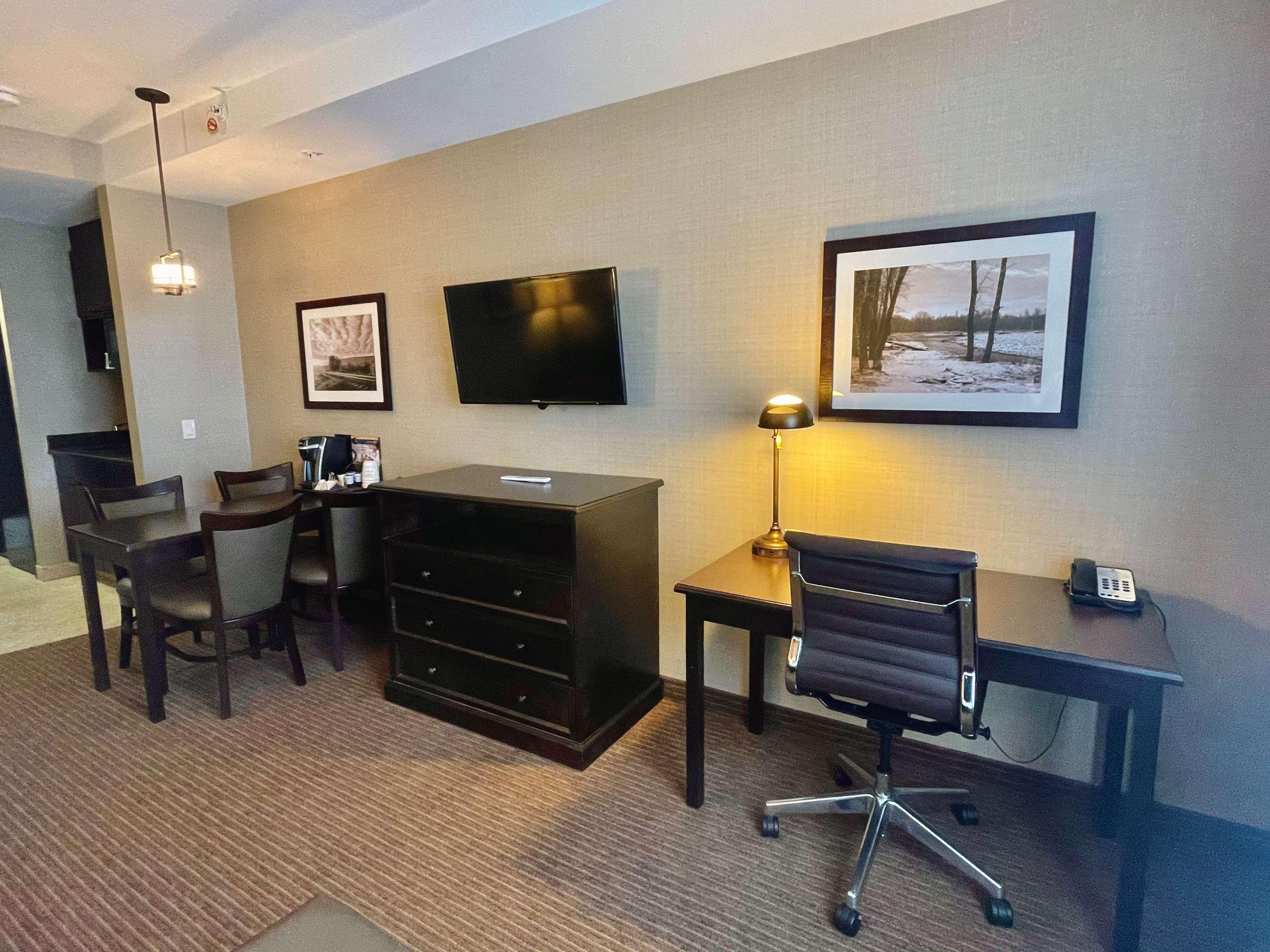 Best Western Plus Okotoks Inn & Suites Eksteriør billede