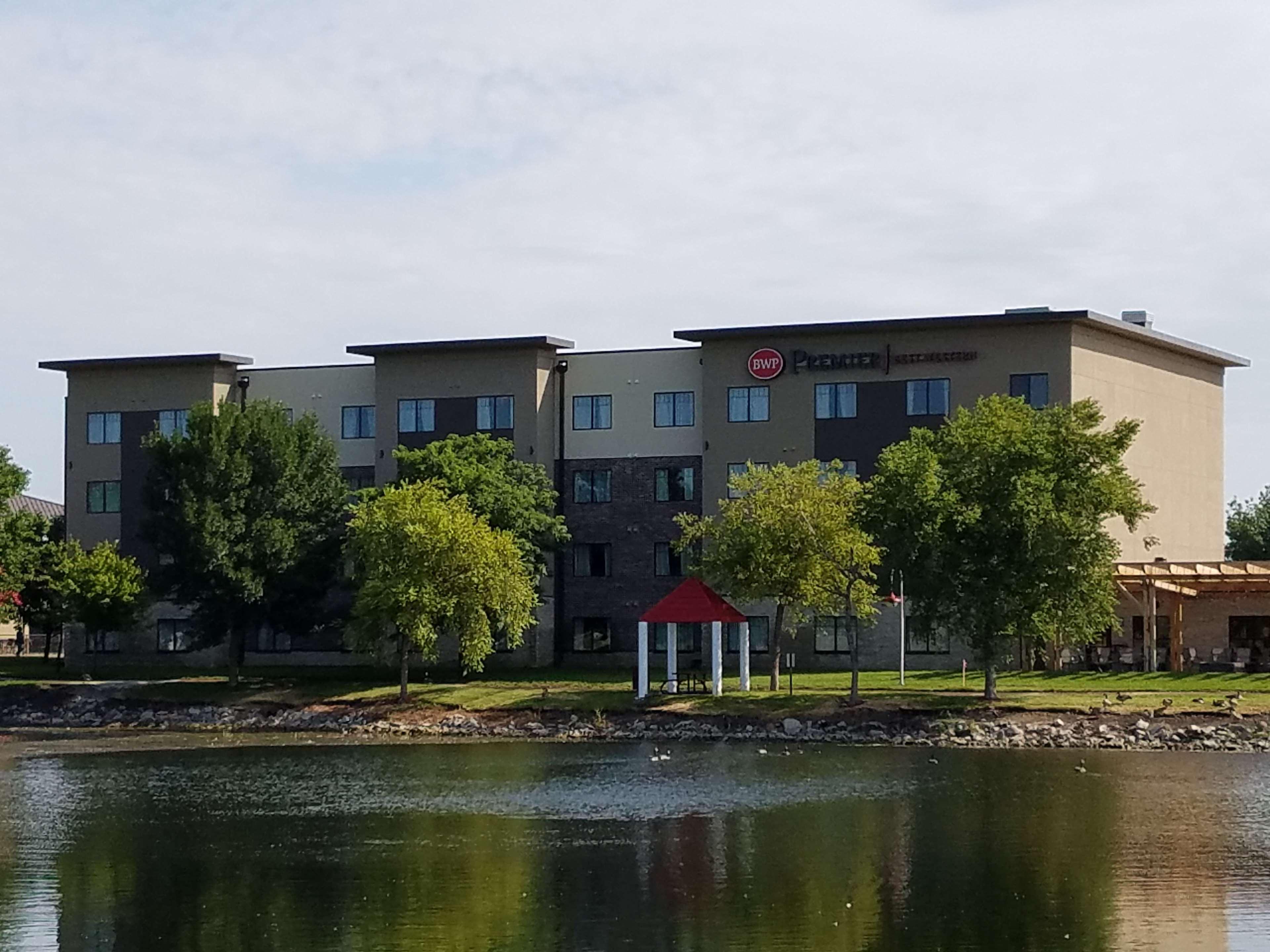 Best Western Plus Okotoks Inn & Suites Eksteriør billede