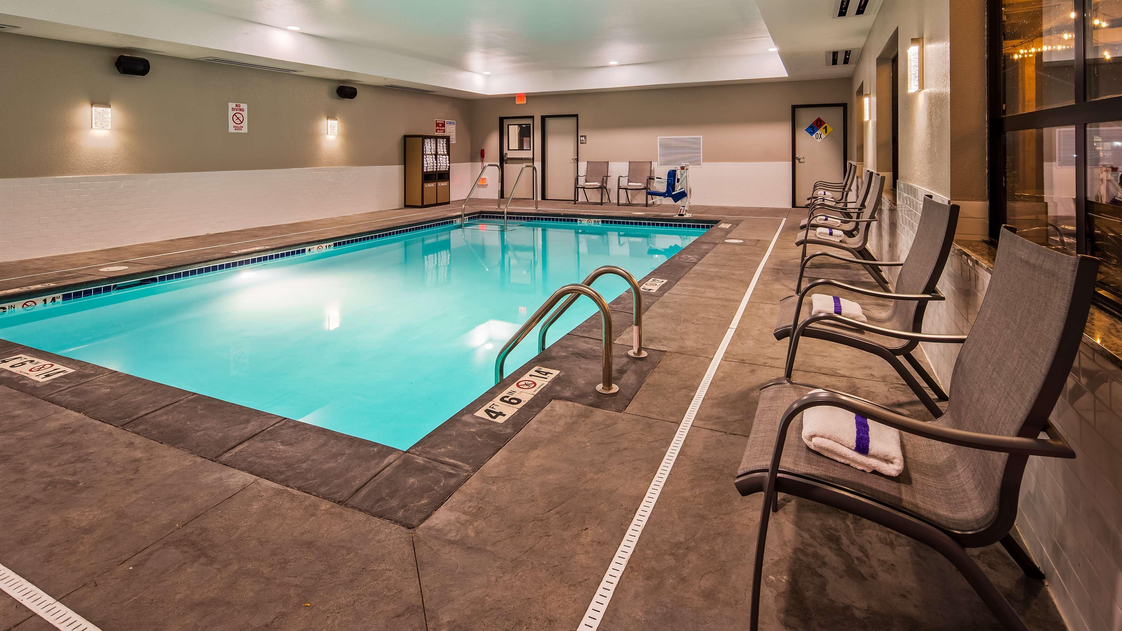 Best Western Plus Okotoks Inn & Suites Eksteriør billede