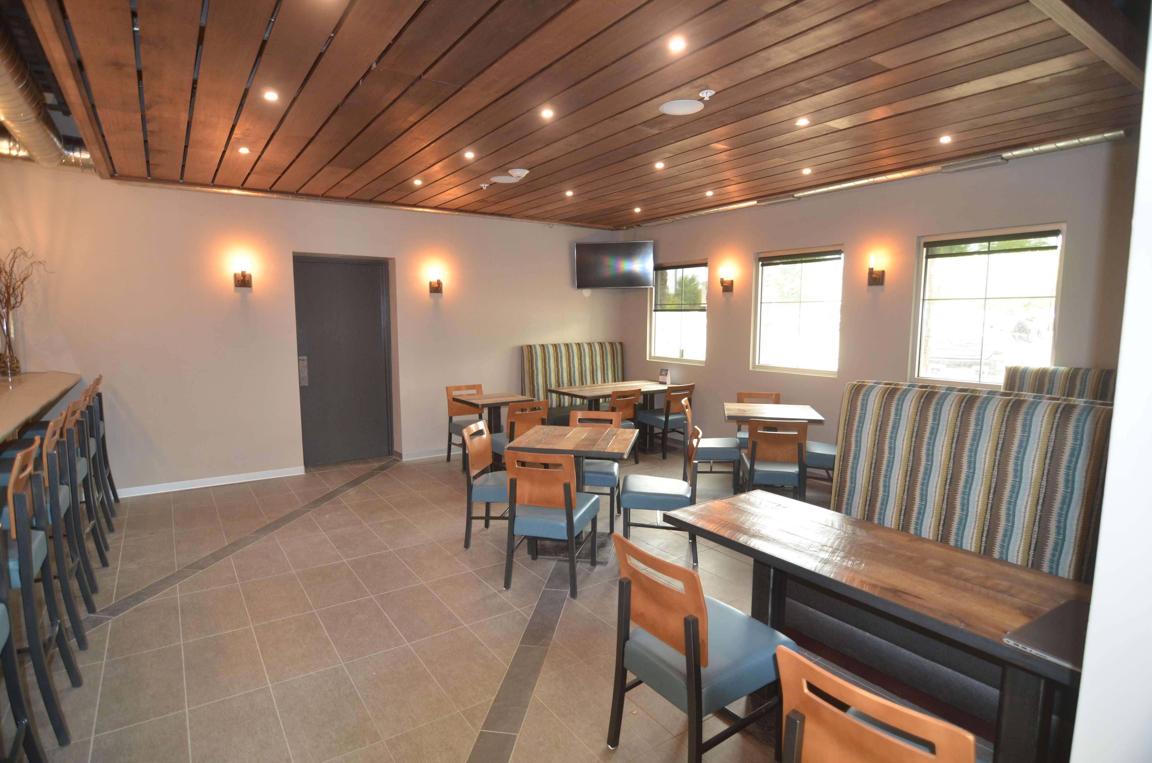 Best Western Plus Okotoks Inn & Suites Eksteriør billede