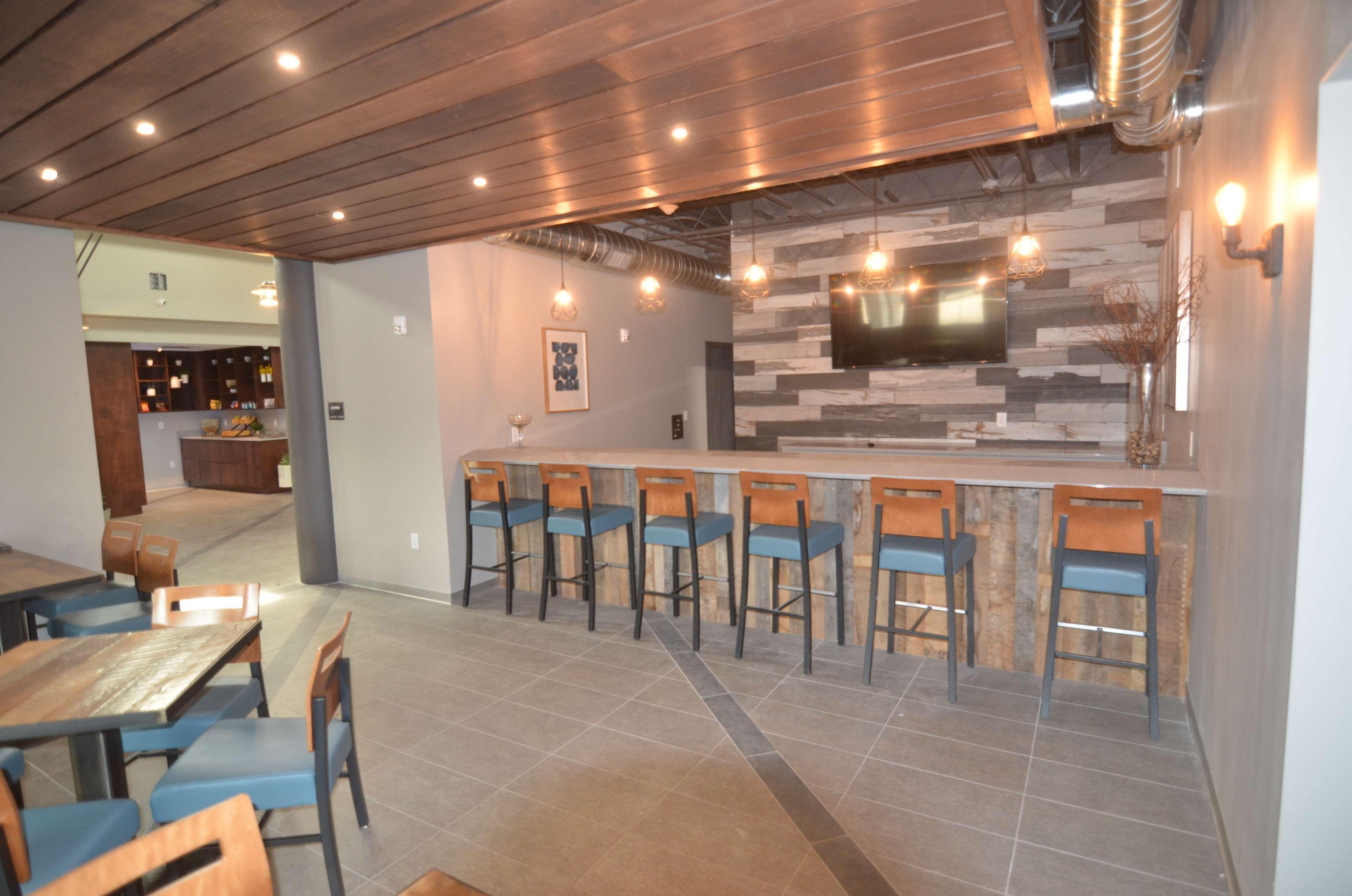 Best Western Plus Okotoks Inn & Suites Eksteriør billede