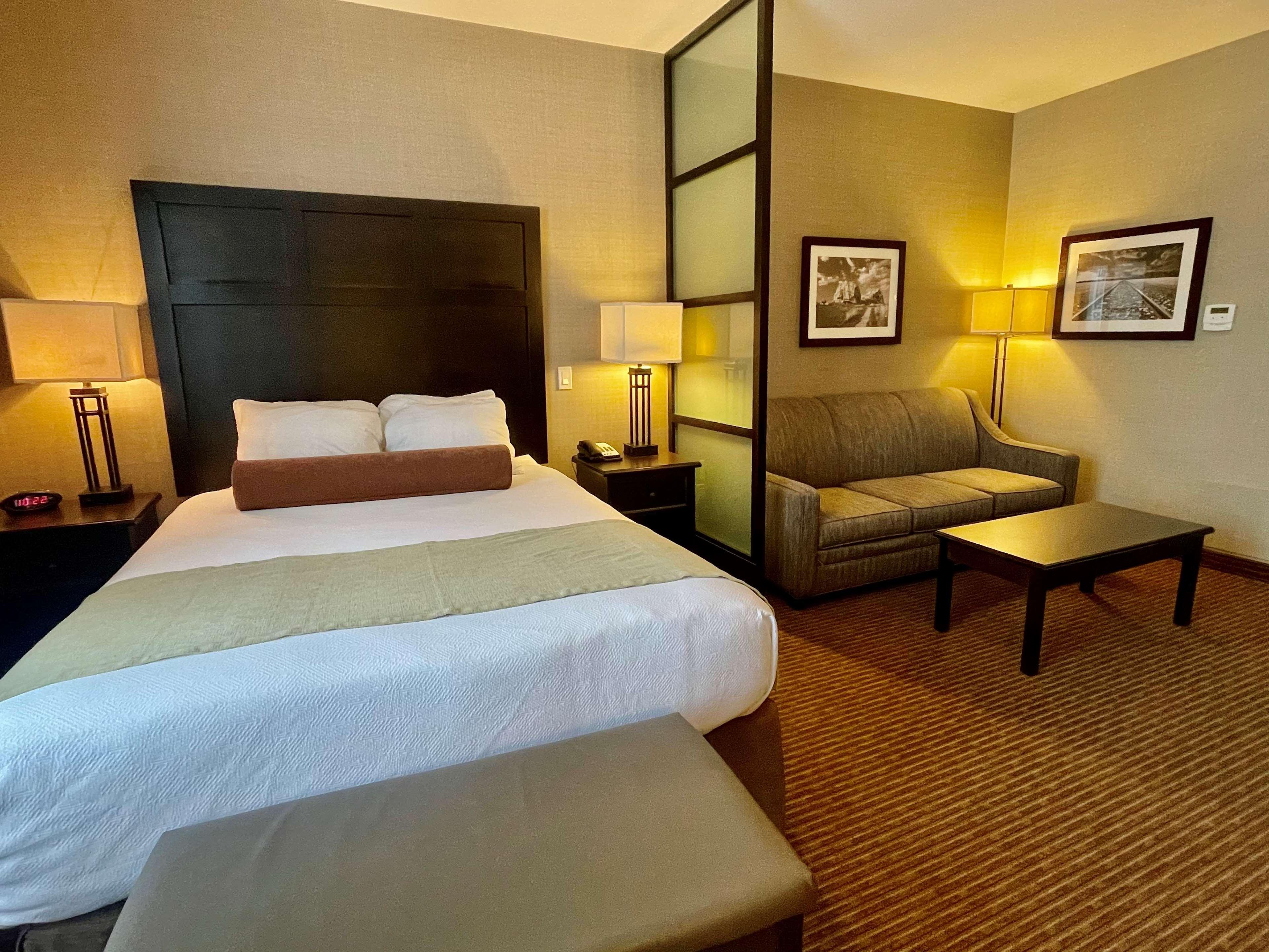 Best Western Plus Okotoks Inn & Suites Eksteriør billede