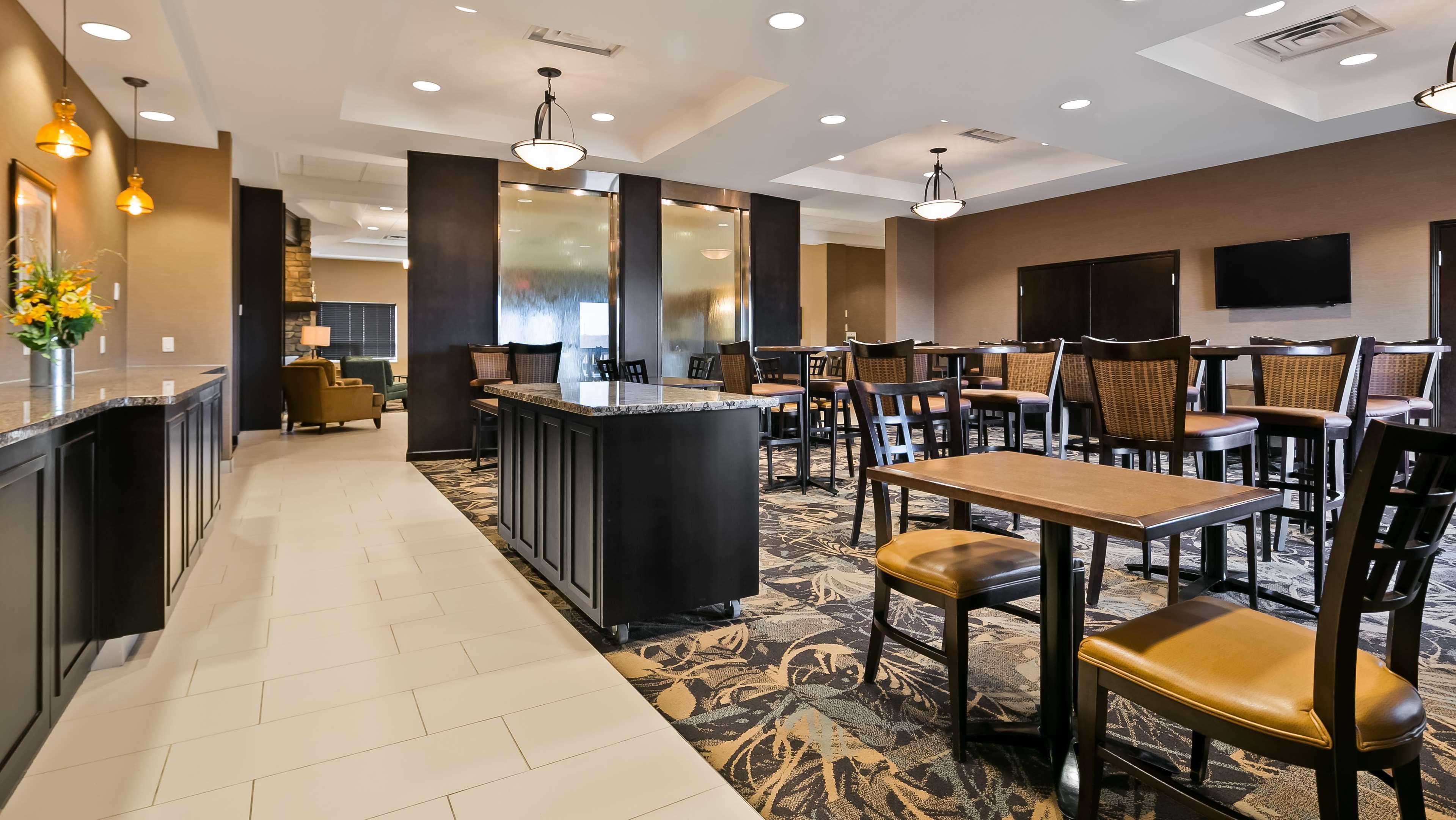 Best Western Plus Okotoks Inn & Suites Eksteriør billede